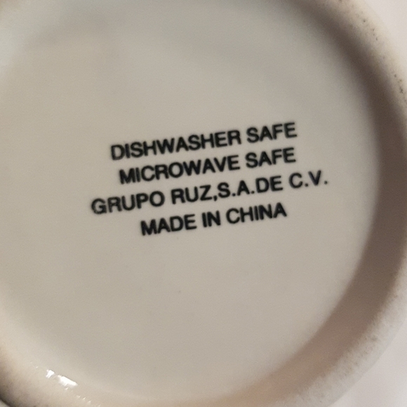 Peeps plush in 15 fl oz Latte coffee mug with stuffed peep inside - Picture 5 of 6